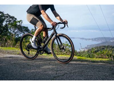 ERE Research Explorator CCR45 Carbon Wheelset click to zoom image