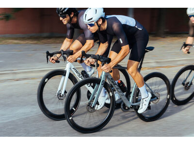 Fulcrum Wind 42 Carbon SRAM XDR T/L Disc Brake Road Wheelset click to zoom image