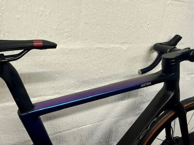 Basso Astra Ultegra Di2 Cosmic SL45 click to zoom image