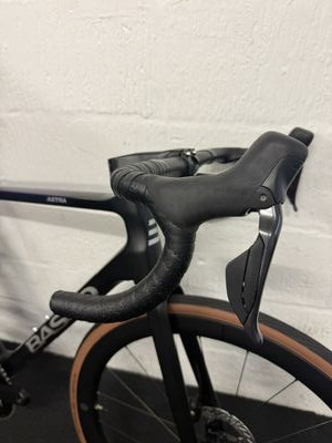 Basso Astra Ultegra Di2 ERE Explorator click to zoom image